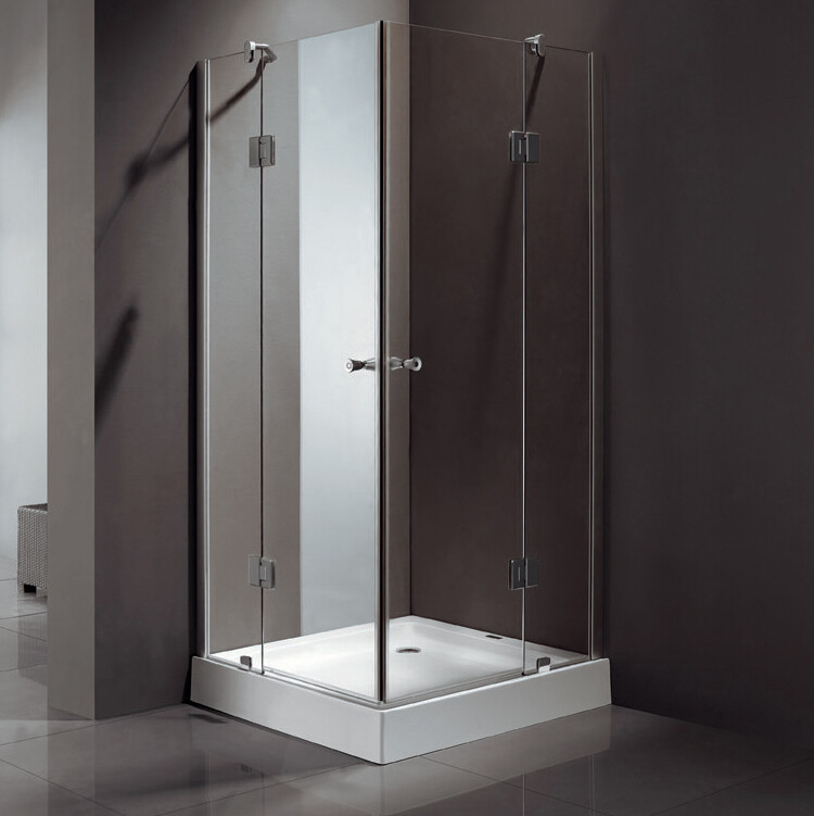 Glazen douchecabine met hoekinstap, strakke chromen details en helder glas, perfect voor een moderne badkamer.