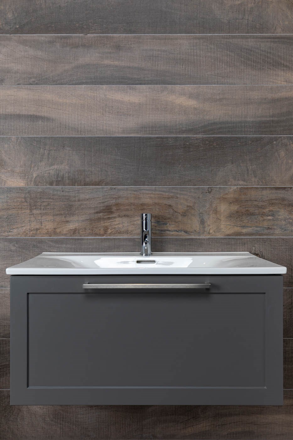 Bathroom unit ideal height: Grey bathroom unit and wood effect tiles