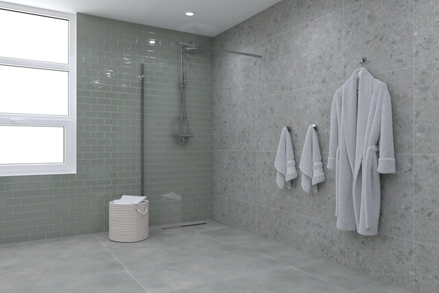 Minimalistische badkamer met grijze tegels, inloopdouche, handdoekhaken en witte badjas; strak en modern ontwerp.