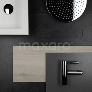 Moderne chromen badkamerkraan en regenwater douchekop op donkere achtergrond met houten accenten.