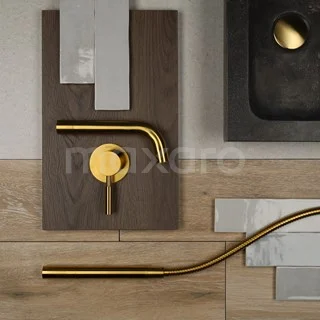 Gold Design Waschbeckenarmatur mit matter Oberfläche, minimalistisch und modern, perfekt für stilvolle Badezimmergestaltungen.