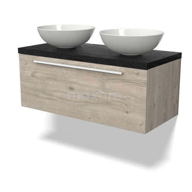 Hölzernes Badezimmermöbel mit schwarzer Platte, zwei weißen Aufsatzwaschbecken und silbernem Haltegriff. Modernes Design für ein stilvolles Badezimmer.