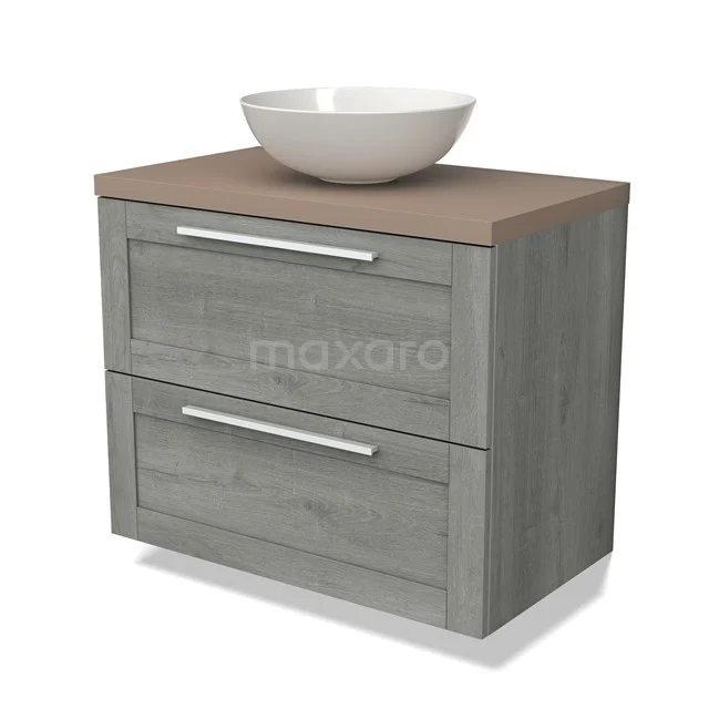 Grijze houten badkamermeubel met waskom, twee lades en moderne zilverkleurige grepen, ideaal voor stijlvolle badkameropslag.