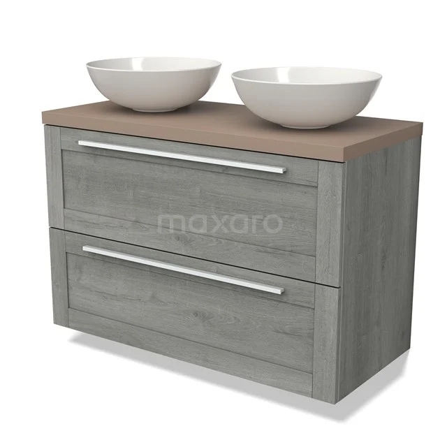 Houten badkamermeubel met twee witte opzetwaskommen, grijze lades en chroom handgrepen, perfect voor een moderne badkamer.