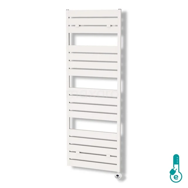 Weißer Design-Handtuchheizkörper mit horizontalen Lamellen, ideal für eine stilvolle und funktionale Badezimmerheizung.