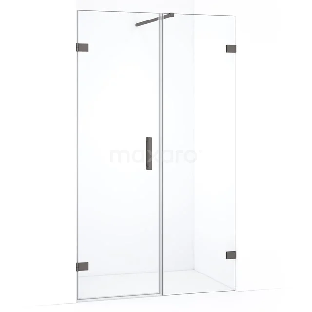 Glazen douchedeur met chromen scharnieren en handgreep, ideaal voor moderne badkamerinrichting, minimalistisch ontwerp.