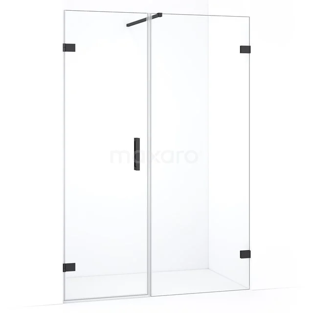 Douchewand met deur van helder glas, strak zwart frame en hoekdesign, ideaal voor een moderne badkamer.