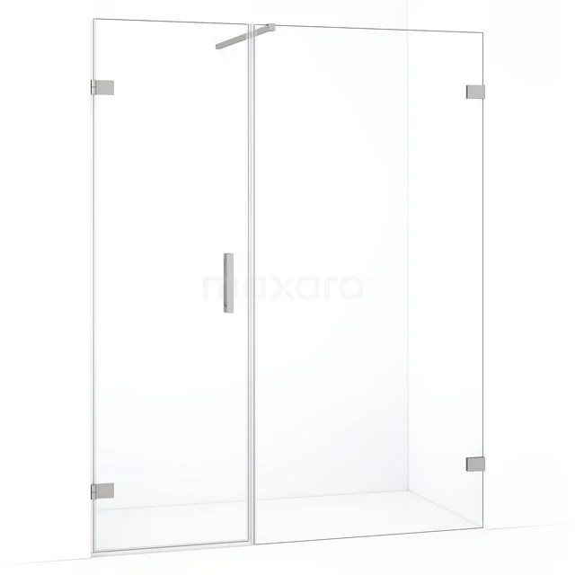 Heldere glazen douchewand met deur, minimalistisch ontwerp, roestvrijstalen accenten, ideaal als moderne badkameroplossing.