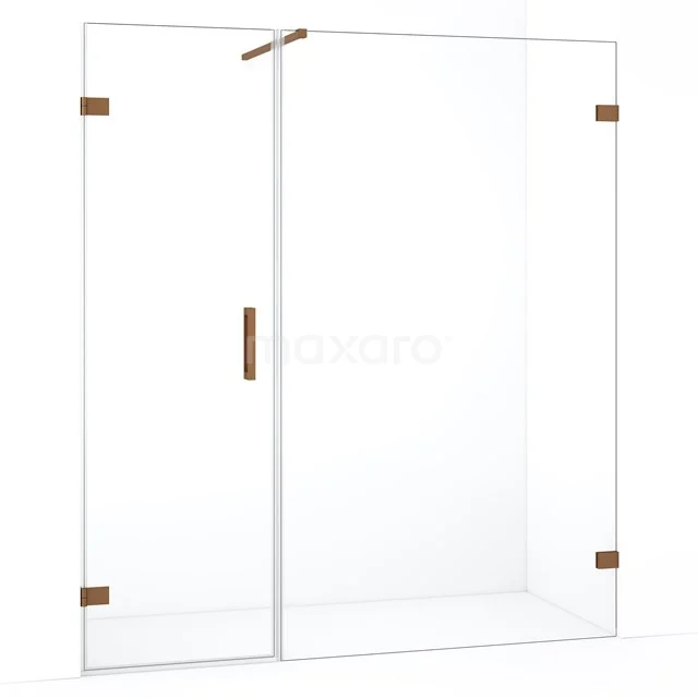 Douchewand met deur, helder glas, messing details, luxe toevoeging aan moderne badkamer.