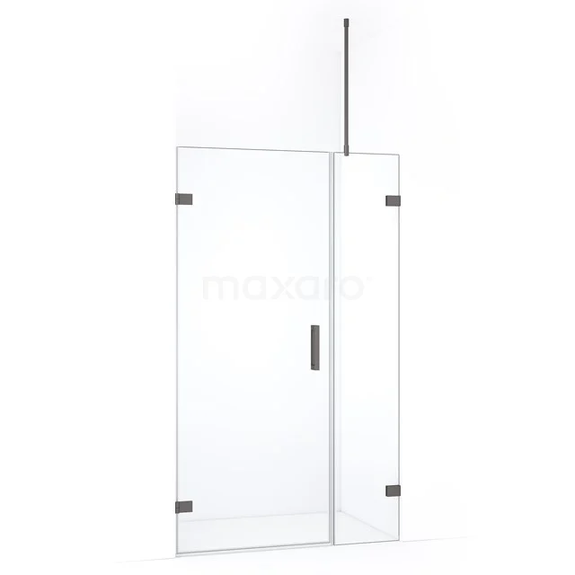 Glazen inloopdouche met scharnierdeur, heldere glaswand, mat zwarte accenten en stabilisatiestang voor een moderne badkamerstijl.