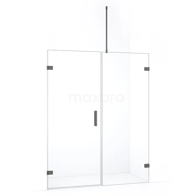 Strakke glazen douchewand met deur, helder glas, zwarte scharnieren en handgreep; ideaal voor een moderne badkamerstijl.