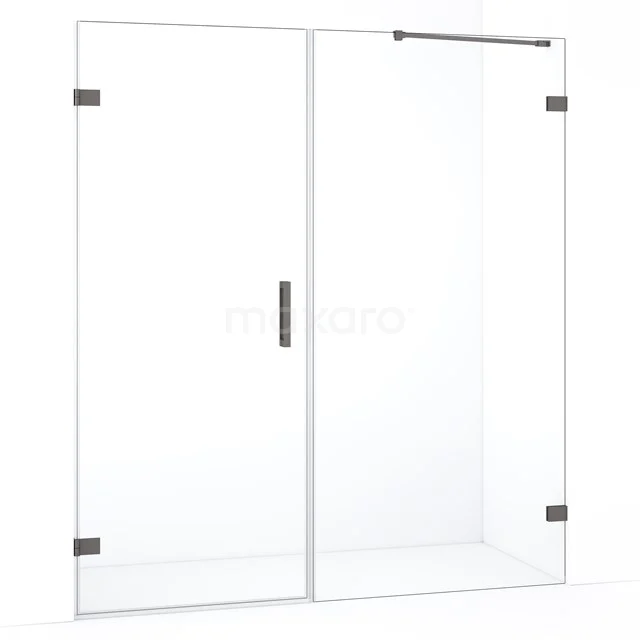 Douchewand met mat zwarte accenten, helder glas en schuifdeur, ideaal voor een moderne badkamer.