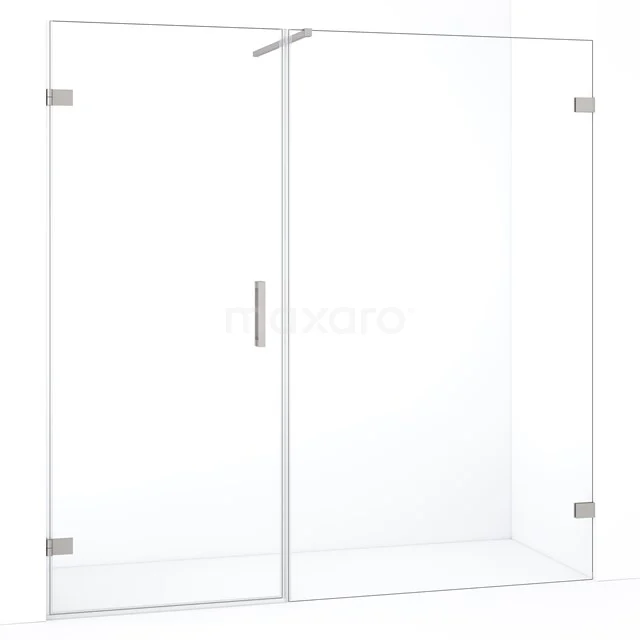 Glazen douchewand met zilverkleurige scharnieren, heldere afwerking, ideaal voor een moderne badkamerinrichting.