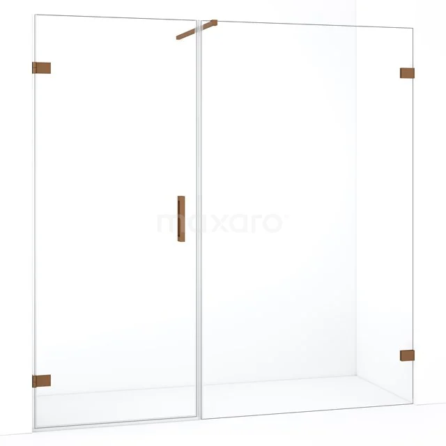 Glazen douchewand met schuifdeur, helder glas en messing accenten, ideaal voor een stijlvolle en moderne badkamer.