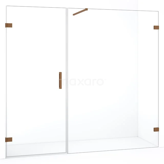 Glazen douchewand met koperkleurige accenten, minimalistisch design, perfecte toevoeging voor een luxe badkamer.