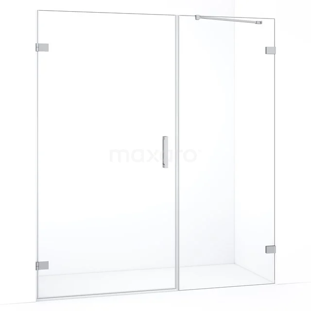 Heldere glazen douchewand met draaideur, zilverkleurige profielen, ideaal voor een moderne badkamer.