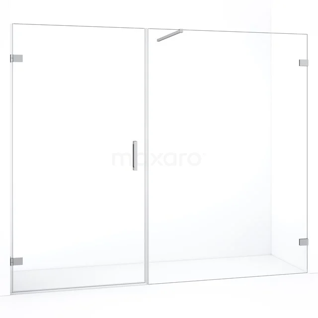 Inloopdouche met helder glazen wanden, minimalistisch design en stijlvolle RVS details, perfect voor een moderne badkamer.