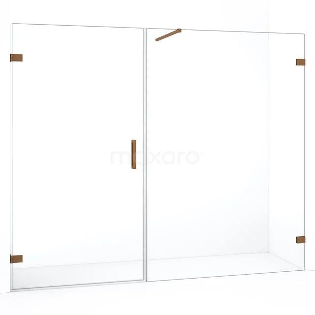 Douchewand met draaideur, glas met messing scharnieren en handgreep, eigentijdse uitstraling voor een luxe badkamer.