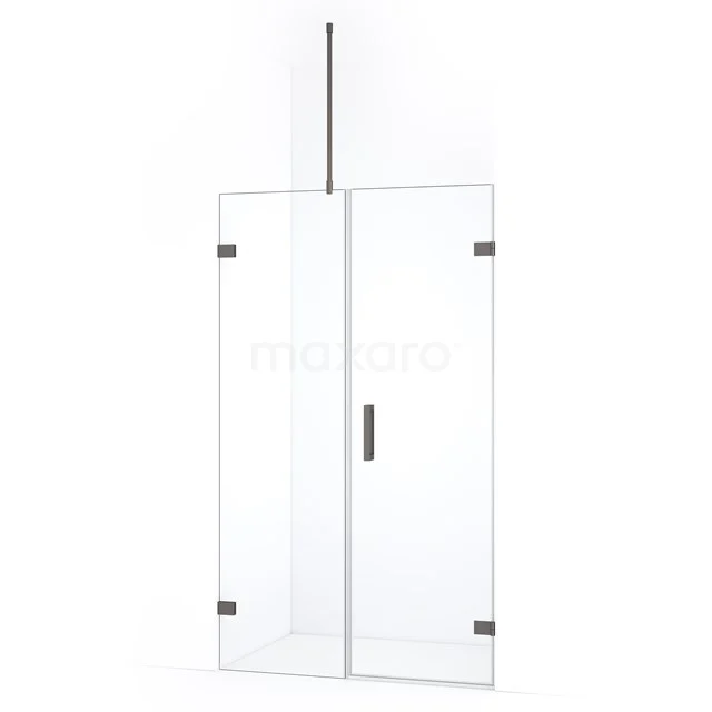 Glazen douchedeur met zilveren scharnieren, strak design; perfect voor een moderne badkamerindeling.