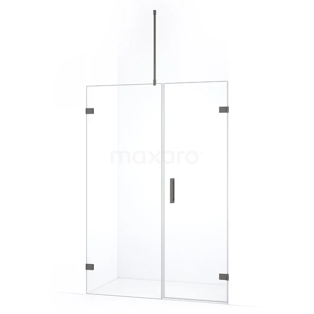 Glazen douchedeur met chroomaccenten, minimalistisch design, ideaal voor een moderne badkamer.