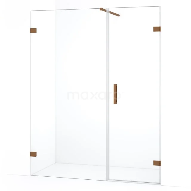 Glazen douchewand met deur, heldere afwerking, messing scharnieren en handgreep, ideaal voor een moderne badkamer.