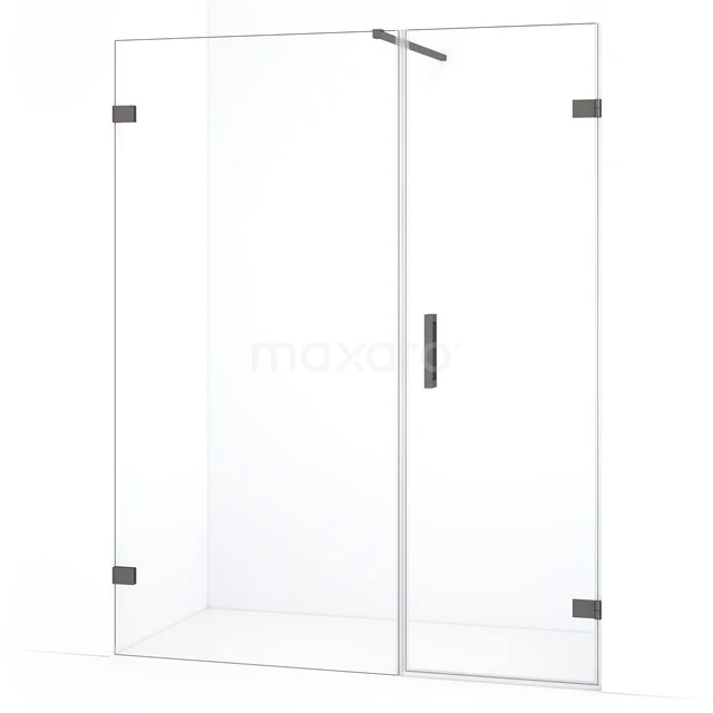 Glazen douchewand met deur, helder glas, zwart scharnier; moderne badkameroplossing in minimalistisch design.