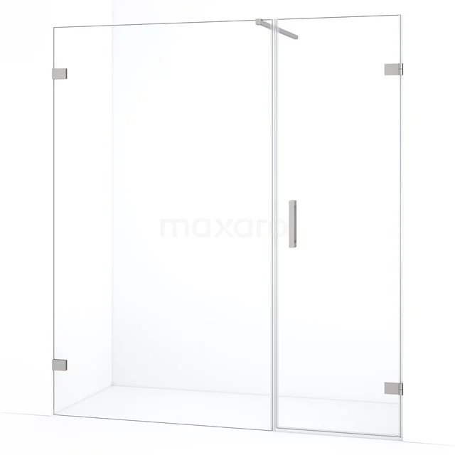 Douchewand van helder glas met scharnierdeur en roestvrijstalen details, ideaal voor een moderne badkamer.