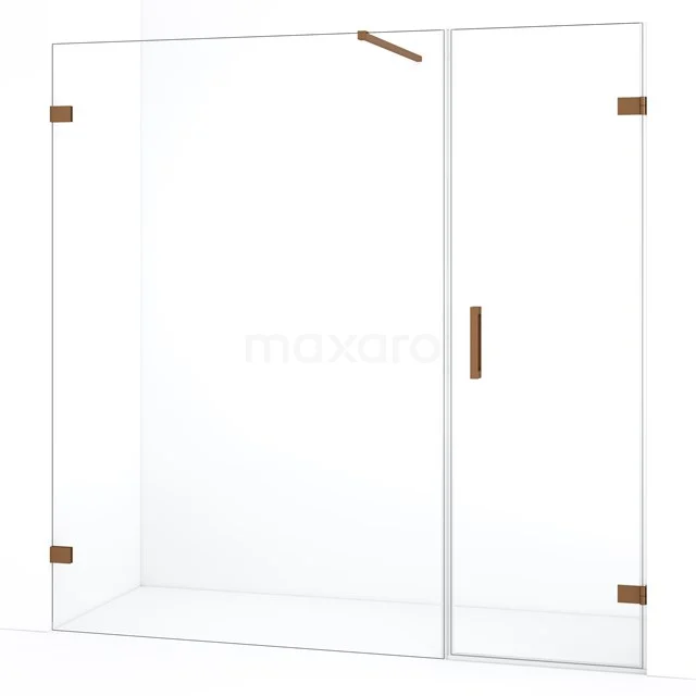 Douchewand met deur, heldere glasafwerking, gouden scharnieren en handgreep, luxe badkamerdesign.