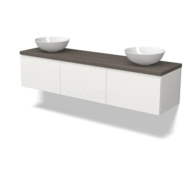 Moderne witte badkamermeubel met dubbel wastafelblad in houtlook, voorzien van keramische waskommen voor een stijlvolle uitstraling.