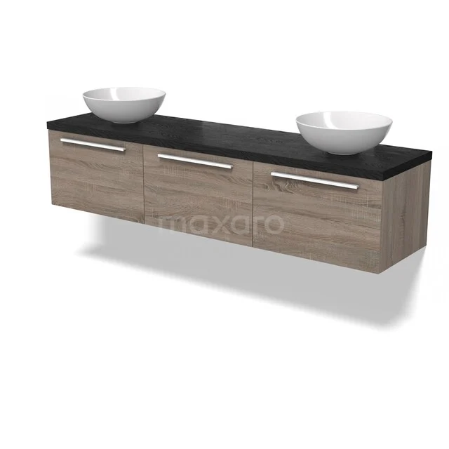 Houten badkamermeubel met twee witte waskommen, zwart stenen blad en strakke metalen handgrepen, ideaal voor moderne badkamers.