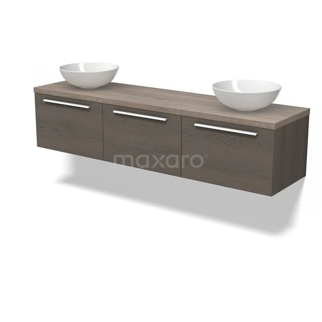 Houten badkamermeubel met dubbele witte waskommen, drie lades en metalen handgrepen, modern design voor luxe badkamers.