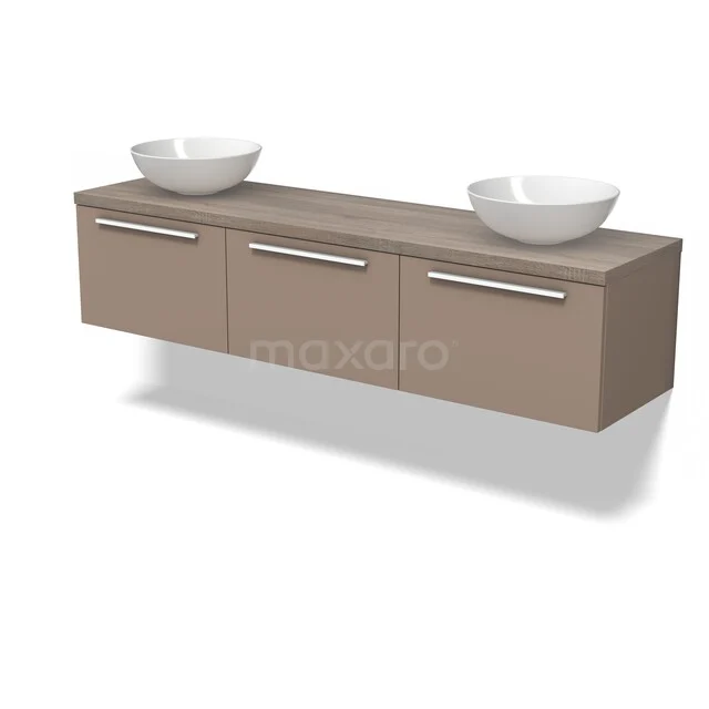 Bruine houten badkamermeubel Seto met dubbele witte wastafel, strak design en functionele opberglades.