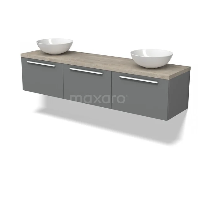 Grijze hangende badkamerkast met houten blad en twee witte opbouwkommen, modern design en strakke lijnen.
