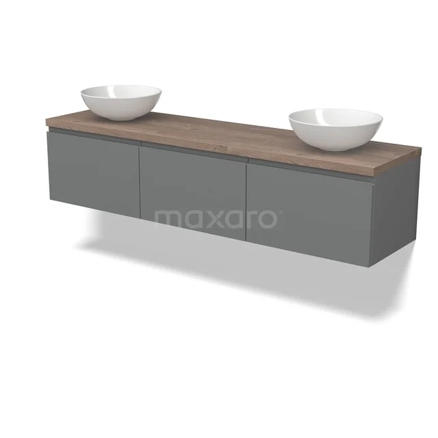 Grijze badkamermeubelset met houten blad, dubbele witte waskommen en strak wanddesign, ideaal voor moderne badkamers.