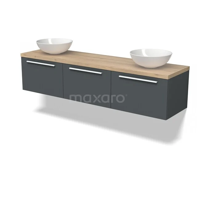 Donkergrijze hangende badkamermeubelset met houtlook blad en dubbele witte wastafel; moderne stijl met strakke lijnen.