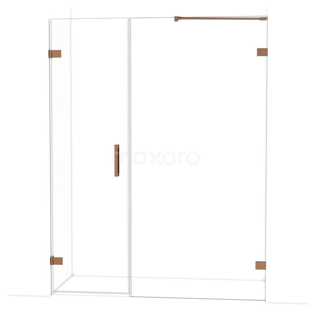 Glazen douchewand met gouden scharnieren en handgreep, strak design en ideaal als luxe toevoeging aan de moderne badkamer.