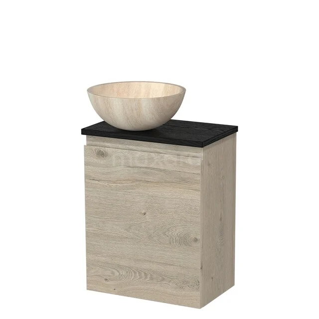 Houten wastafelmeubel met zwart blad en ronde waskom, ideaal voor een moderne badkamerinrichting.