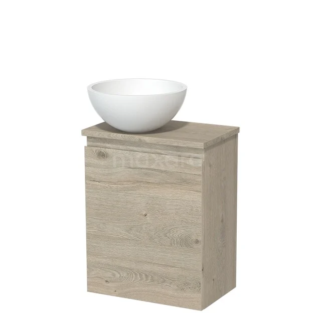 Holz-Badmöbel in Eichenoptik mit weißem Keramikbecken, kompaktes Design für moderne Bäder.