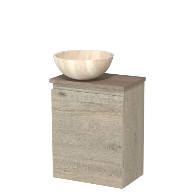 Houten badkamermeubel met natuurlijke waskom, compact design in licht eikenhout voor een moderne en rustieke badkamerstijl.