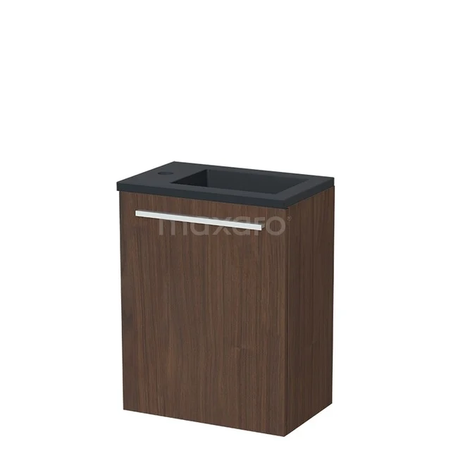 Holz-Badmöbel mit einer dunkelwalnussfarbenen Oberfläche, schwarzem Waschbecken und metallischem Haltegriff, ideal für kompakte Bäder.