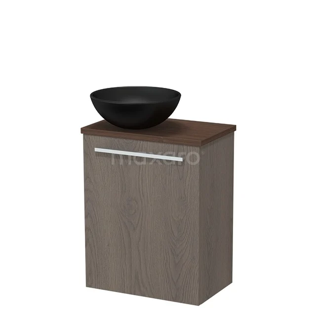 Houten badkamermeubel grijsbruin met wit handvat en zwarte keramische waskom, compact en modern design.