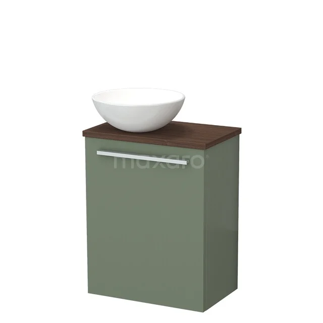 Grüner Badschrank mit Holzlook Platte und weißem keramischen Aufsatzwaschbecken, schlichtes Design und ausgestattet mit silberfarbigem Haltegriff.