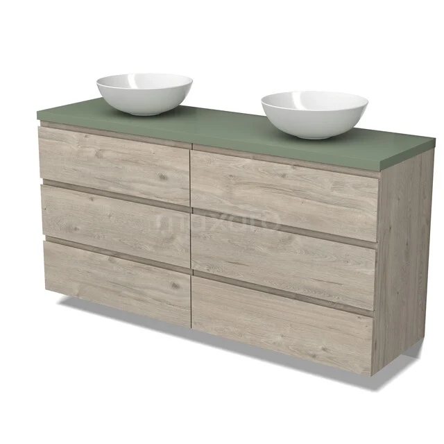 Houten badkamermeubel met groen werkblad en dubbele witte waskommen, strak ontwerp uit de natuur-inspireerde Eco-serie.