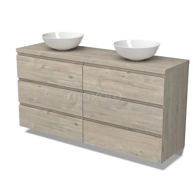 Houten badkamermeubel met zes lades, beige eikenlook en twee witte wastafels, ideaal voor een moderne badkamer.
