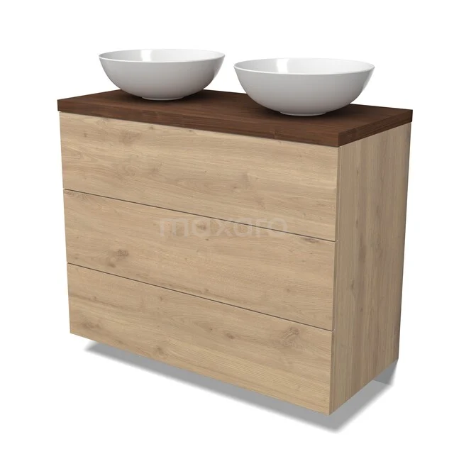 Modulo Plato Badkamermeubel voor waskom | 100 cm Lichtbruin eiken Vlak front Walnoot blad 3 lades BMK19-01813 Houten badkamermeubel met dubbele witte waskommen, voorzien van een donkerbruin blad en lades in een lichte houtkleur.