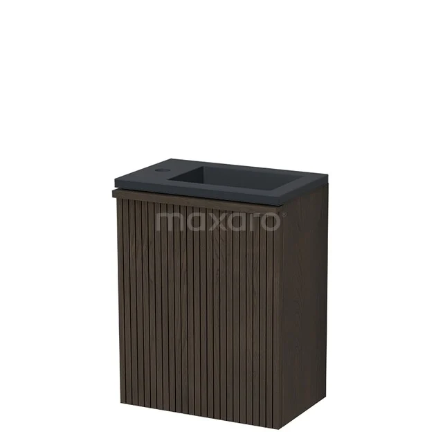 Modulo Plus Pico Toiletmeubel met wastafel | 40 cm Espresso eik Ribbel front Quartz TMW10-00999 Houten badkamerkast in donkere houtkleur met verticale lijnen, voorzien van een zwart wastafelblad, compact en modern ontwerp.