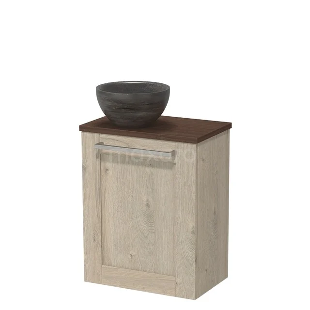 Holz Badezimmermöbel mit natürlichem Look, hell Eiche Schrank, dunkle Holz Platte und graue Waschbecken.