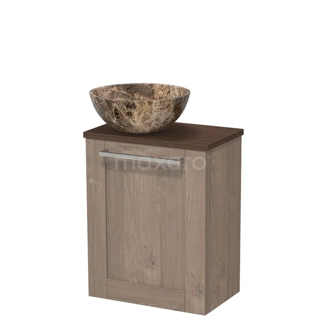 Toiletmeubel met waskom TMK10-17937 Houten badkamermeubel met deur, bruin blad en keramische waskom met uniek patroon, ideaal voor stijlvolle badkamers.
