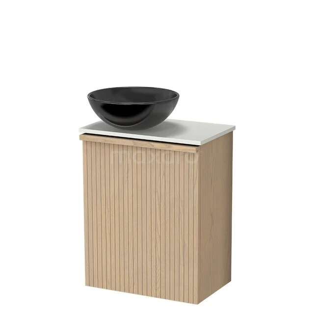Modulo Plus Pico Toiletmeubel met waskom | 41 cm Naturel eik Ribbel front Hoogglans zwart Keramiek waskom TMK10-18033 Houten badkamerkast met ribbelstructuur, witte top en zwarte wastafel; compact ontwerp voor moderne badkamerinrichting.