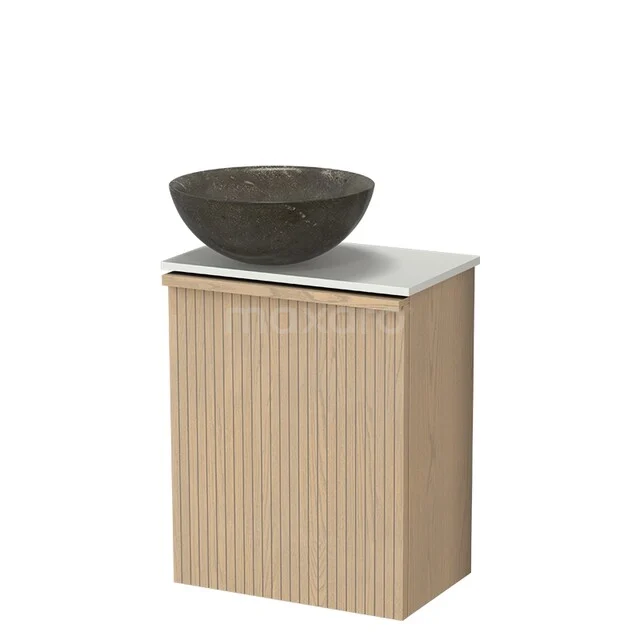 Modulo Plus Pico WC-Möbel mit Aufsatzwaschbecken | 41 cm Natürliche Eiche Gerippte Front Blue Stone Aufsatzwaschbecken aus Naturstein TMK10-18055 Holz Badezimmermöbel mit vertikalen Linien, marmorierte Waschtischplatte und Schwarz komförmige Aufsatzwaschbecken.